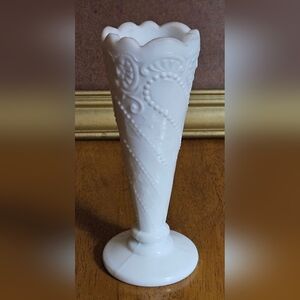 Vintage LE Smith 1940's Milk Glass White Stars & Beads 7" Tall Flower Vase